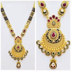 Elegant Traditional Gold Necklace with Gemstone Accents