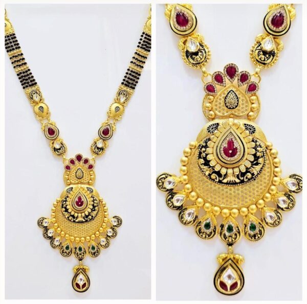 Elegant Traditional Gold Necklace with Gemstone Accents