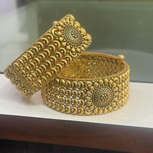 Elegant Gold Traditional Bangles Set