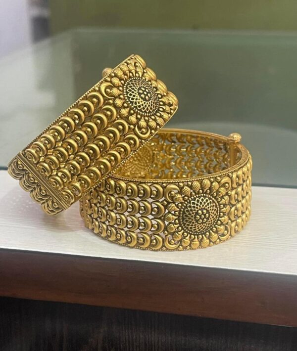 Elegant Gold Traditional Bangles Set